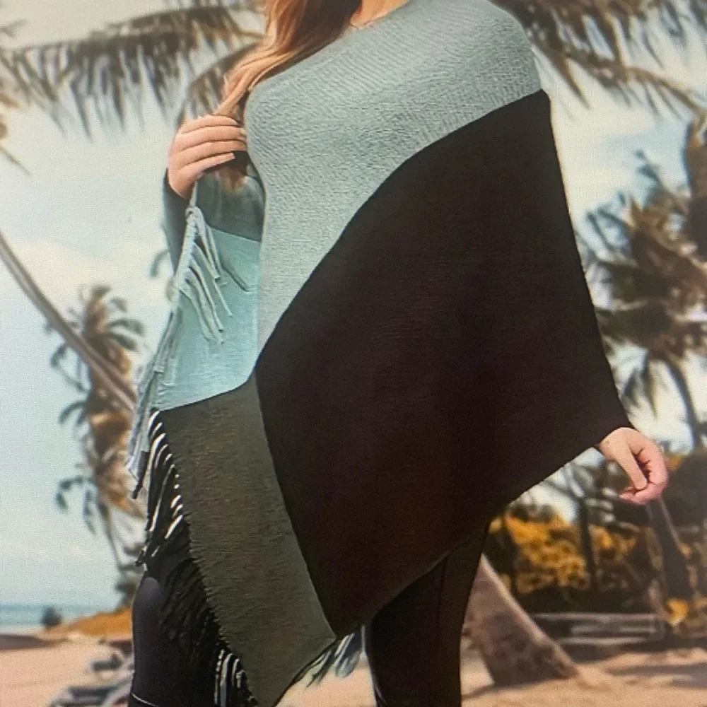 Pretty light weight geometric pattern poncho - Picture 3 of 7